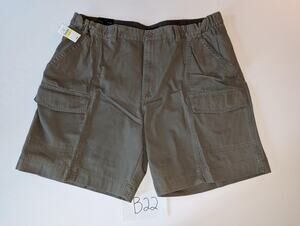 Van Heusen Utility Shorts Size 42 NWT -0623B22